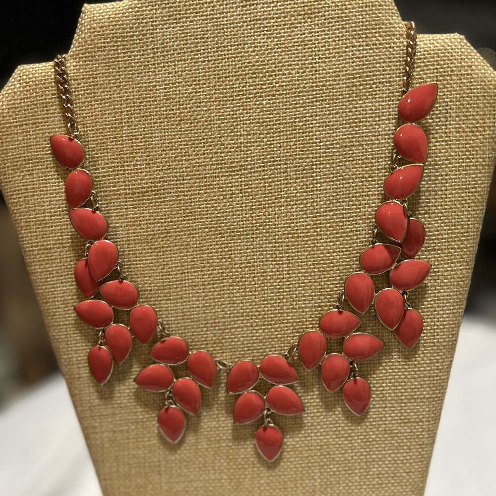 Peach leaf gold necklace